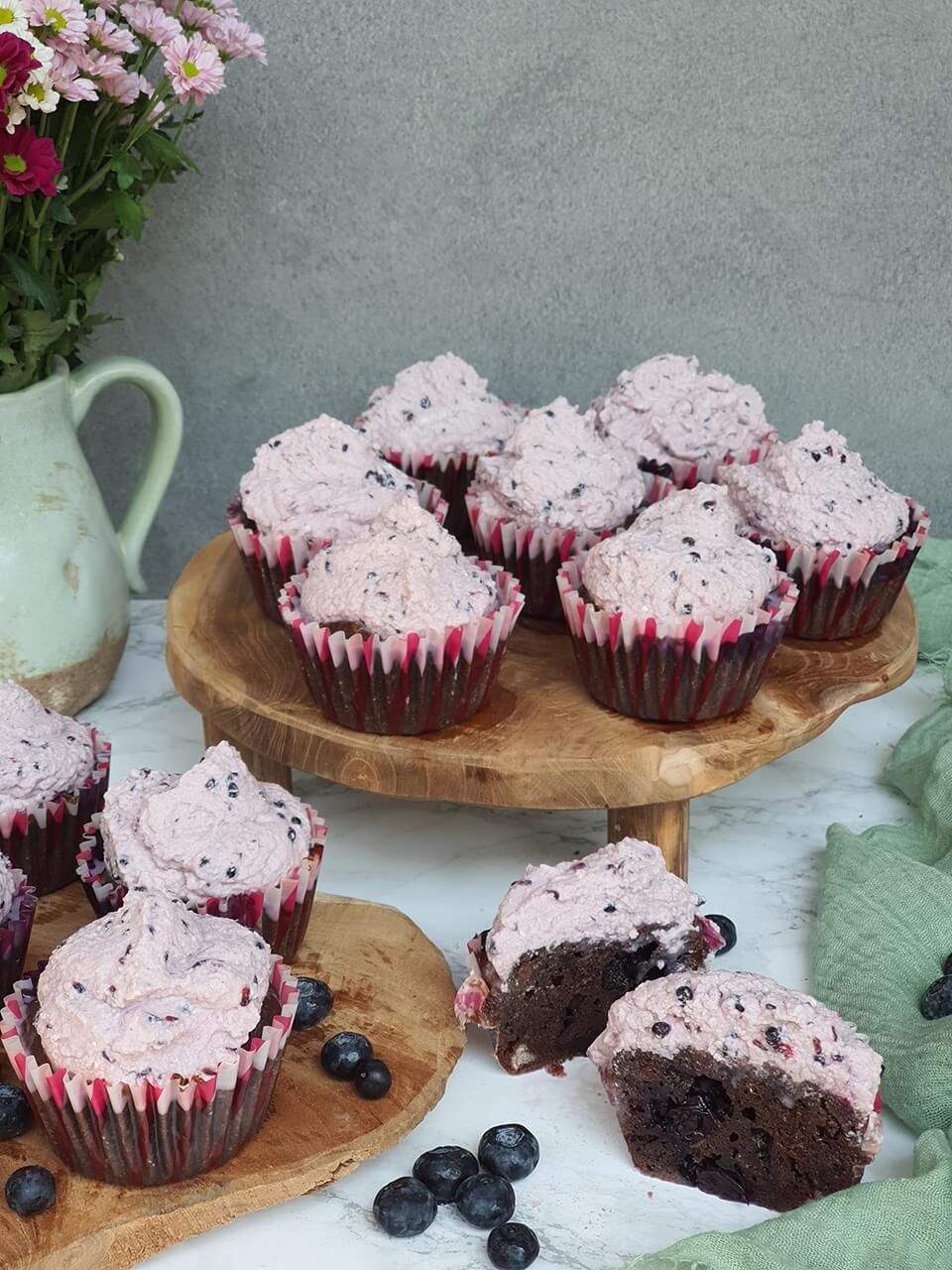 Zdravé čučoriedkové muffiny s tvarohovým krémom